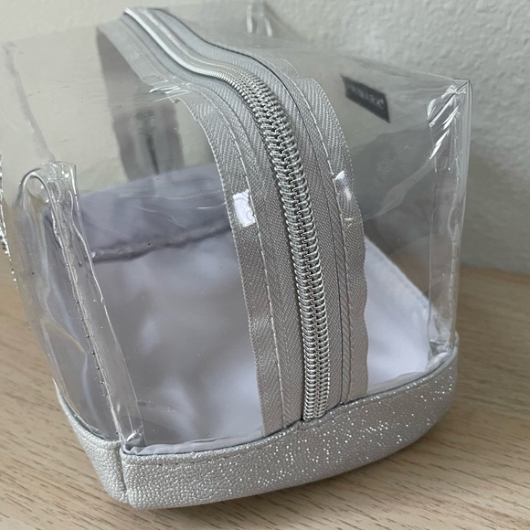 Initial M • Makeup Travel Pouch - Picture 6 of 11